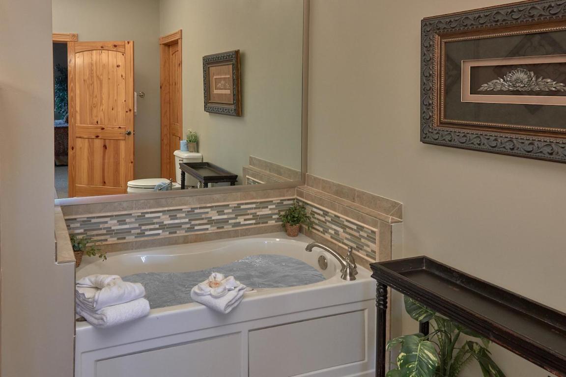 Journey'S End, 5 Bedrooms, Sleeps 12, Private Outdoor Pool, Theater, Sauna Sevierville Extérieur photo